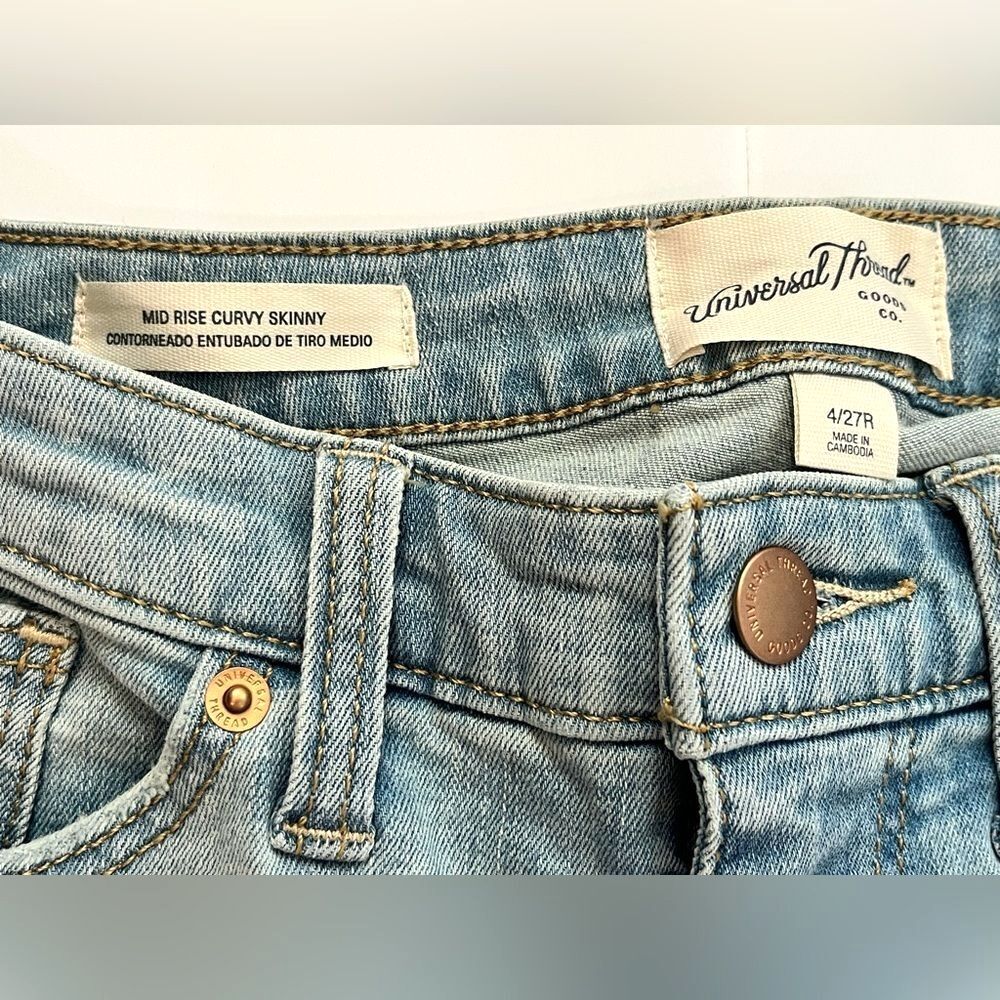 Universal Thread Women's Light Blue Mid-Rise Curvy Skinny Distressed Jeans Sz 4 - Picture 5 of 12